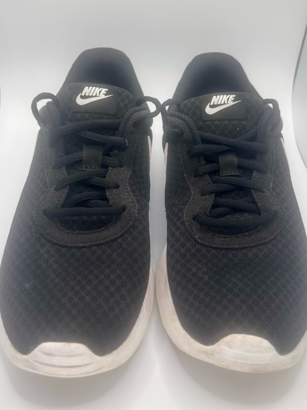 Women’s Nike Tanjun Black/White Running Shoes Size 7.5